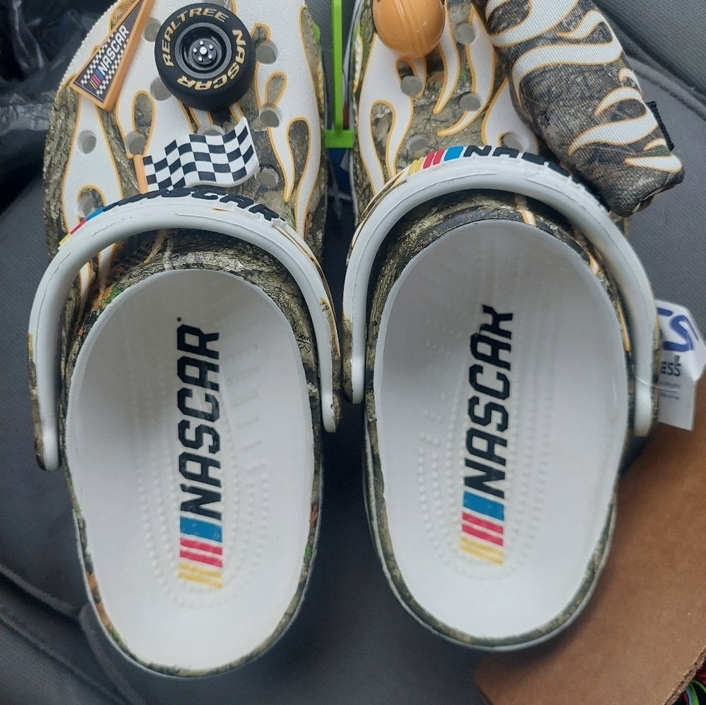 New With Tags Nascar Crocs W/ Cup Holder M4 W6 Nascar + Realtree - Picture 7 of 8